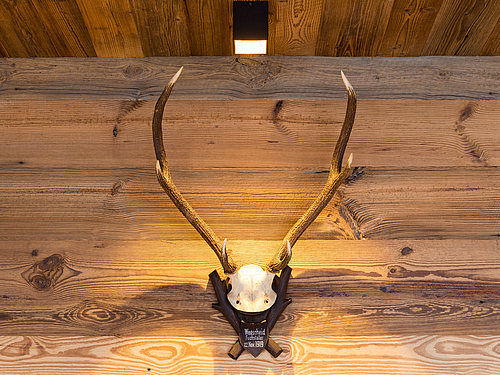 Liebevolle Dekoration im Chalet im Skigebiet